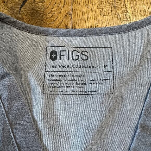 Figs Casma Three Pocket Scrub Top Womens Size M Graphite Gray Medical - Picture 2 of 6